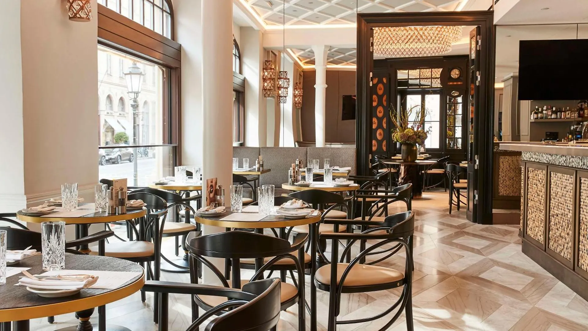 ***** Hotel Vier Jahreszeiten Kempinski Muenchen Germany